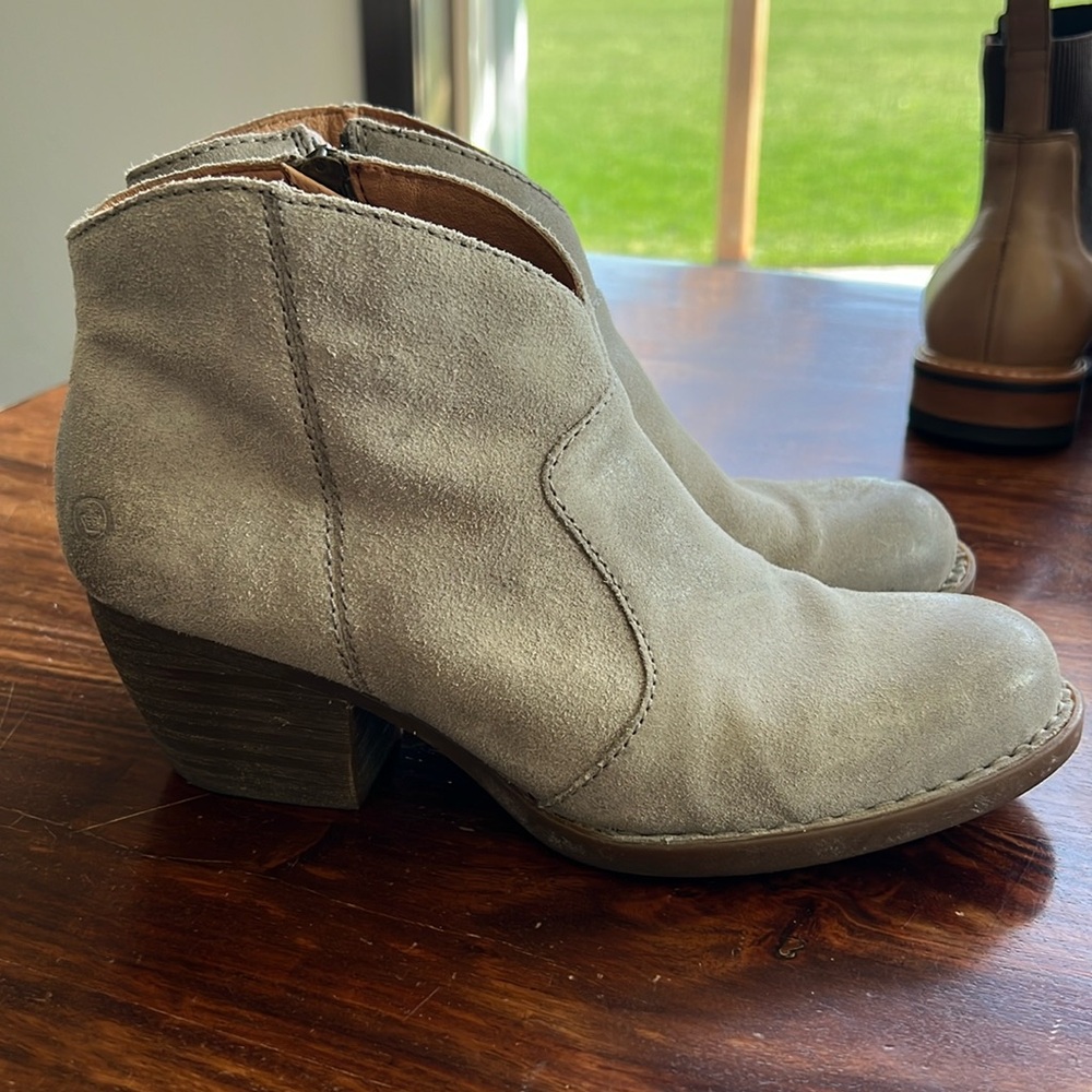 Born booties, sz 10